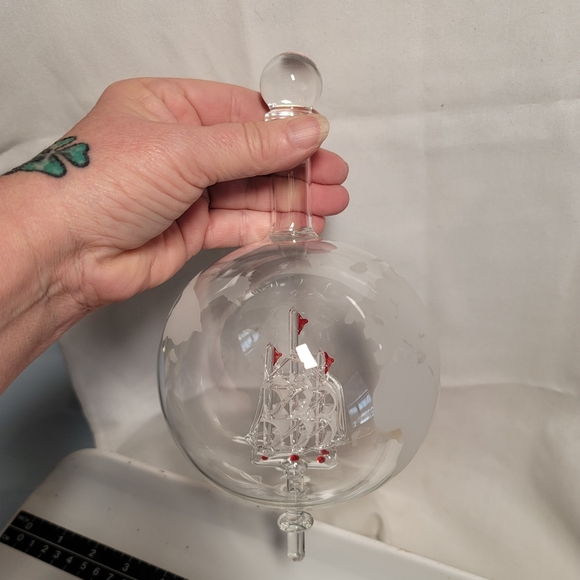 Handmade Liquor/Wine Etched Globe Decanter w/o Stand - Picture 12 of 12